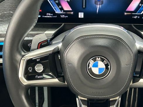 Used 2023 BMW 760i xDrive image 10