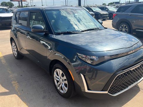 Used 2023 Kia Soul LX FWD image 1