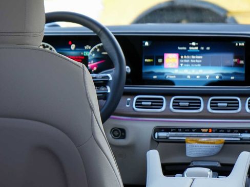 New 2026 Mercedes-Benz GLS 450 4MATIC image 27