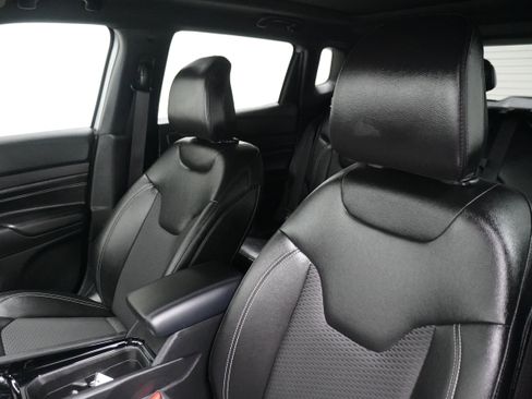 Used 2024 Jeep Compass Latitude w/ Sun and Sound Group image 10