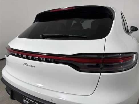 Certified 2025 Porsche Macan image 17