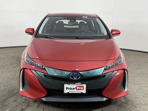 Used 2018 Toyota Prius Prime Premium image 2