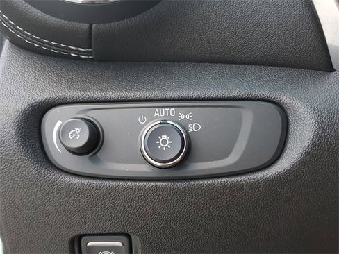 Used 2023 Chevrolet Blazer LT image 23