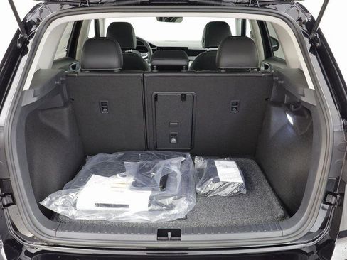 New 2025 Volkswagen Taos SEL image 18