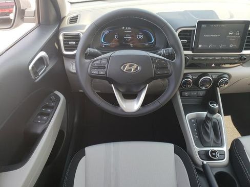 New 2025 Hyundai Venue SEL image 15