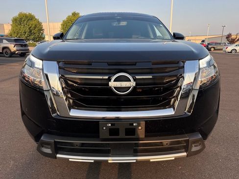 Used 2024 Nissan Pathfinder Platinum w/ Cargo Package AWD/4WD image 10