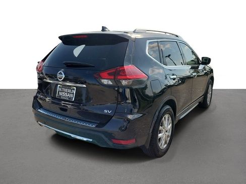 Certified 2020 Nissan Rogue SV FWD image 3