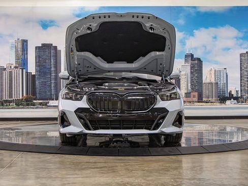 New 2026 BMW 550e xDrive w/ Executive Package image 4