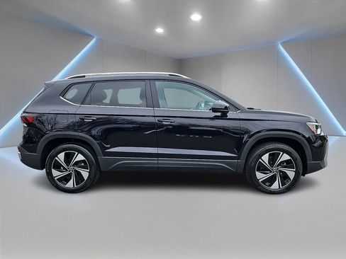 New 2026 Volkswagen Taos SE AWD/4WD image 4