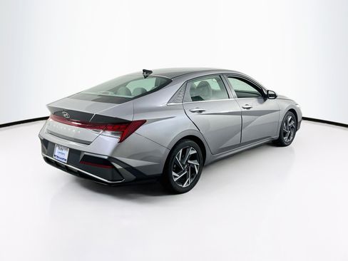 Used 2024 Hyundai Elantra SEL w/ Convenience Package FWD image 5