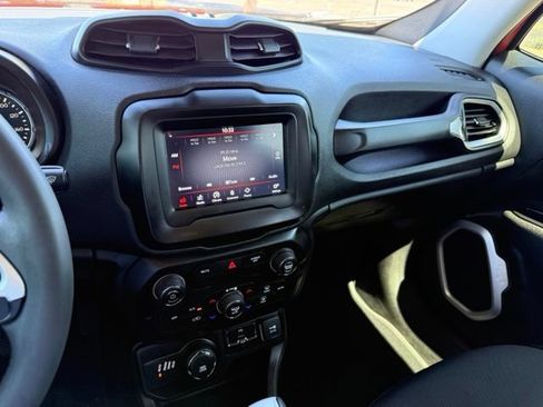 Used 2018 Jeep Renegade Latitude w/ Popular Equipment Group AWD/4WD image 21