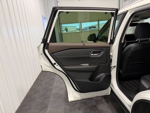 Used 2023 Nissan Rogue Platinum AWD/4WD image 10