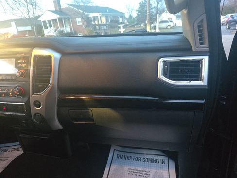 Used 2017 Nissan Titan SV image 42