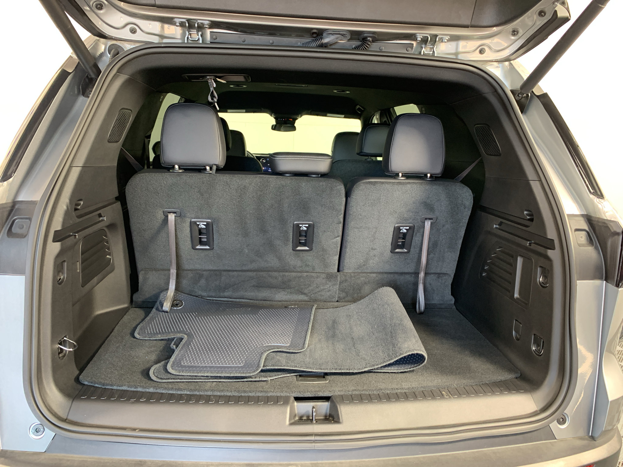 Used 2026 Chevrolet Traverse LT FWD image 32