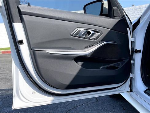 Used 2019 BMW 330i Sedan w/ Convenience Package image 21