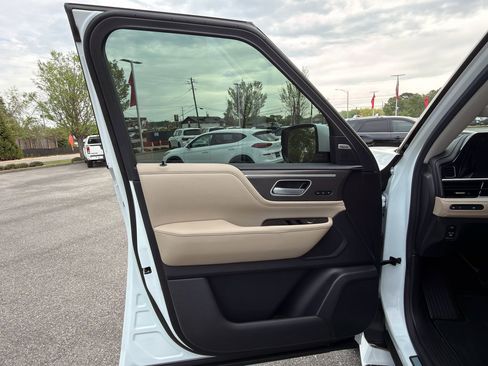 Used 2025 INFINITI QX80 Pure image 9