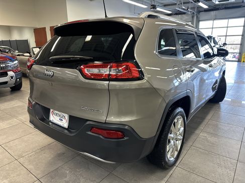 Used 2016 Jeep Cherokee Limited image 11