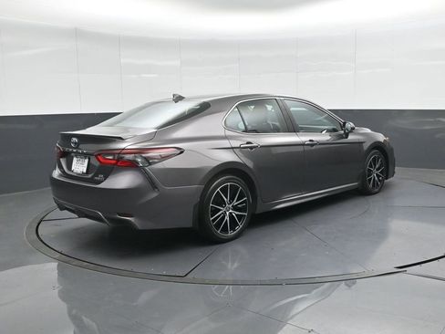 Used 2024 Toyota Camry SE image 2