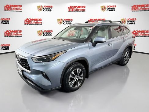 Used 2023 Toyota Highlander XLE AWD/4WD image 13