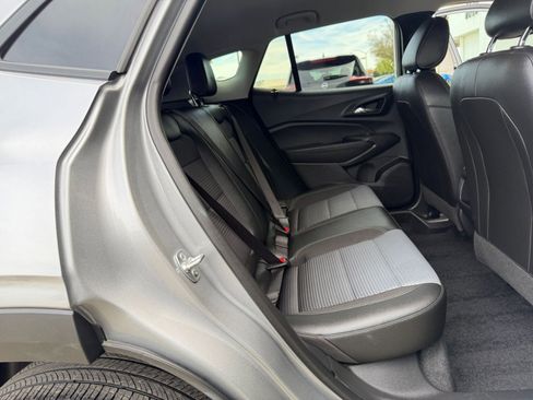 Used 2025 Chevrolet Trax LT image 40