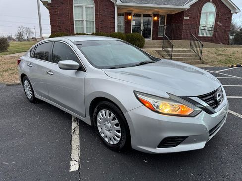 Used 2018 Nissan Altima 2.5 S w/ S Convenience Package image 11