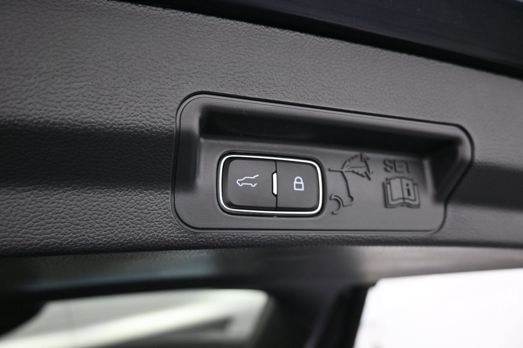 Used 2023 Ford Explorer XLT RWD image 34