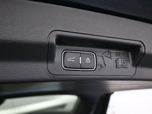 Used 2023 Ford Explorer XLT RWD image 34