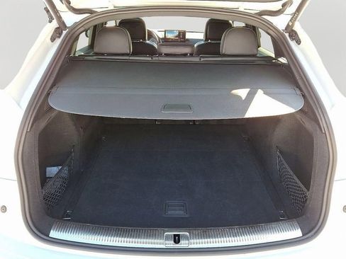 Used 2022 Audi SQ5 Premium image 32