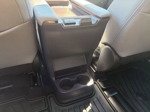 Used 2023 Toyota Sienna XLE FWD image 36