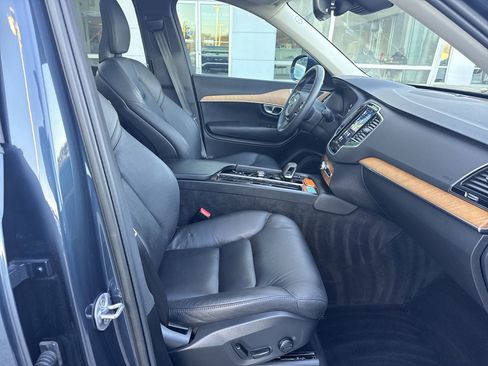 Used 2023 Volvo XC90 B6 Plus image 29