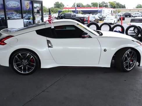 Used 2018 Nissan 370Z NISMO RWD image 4
