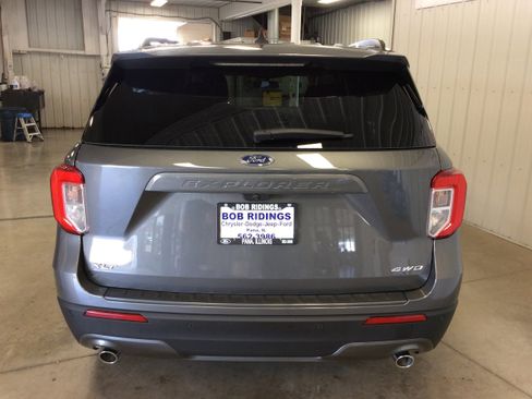 Used 2023 Ford Explorer XLT w/ Equipment Group 202A image 4