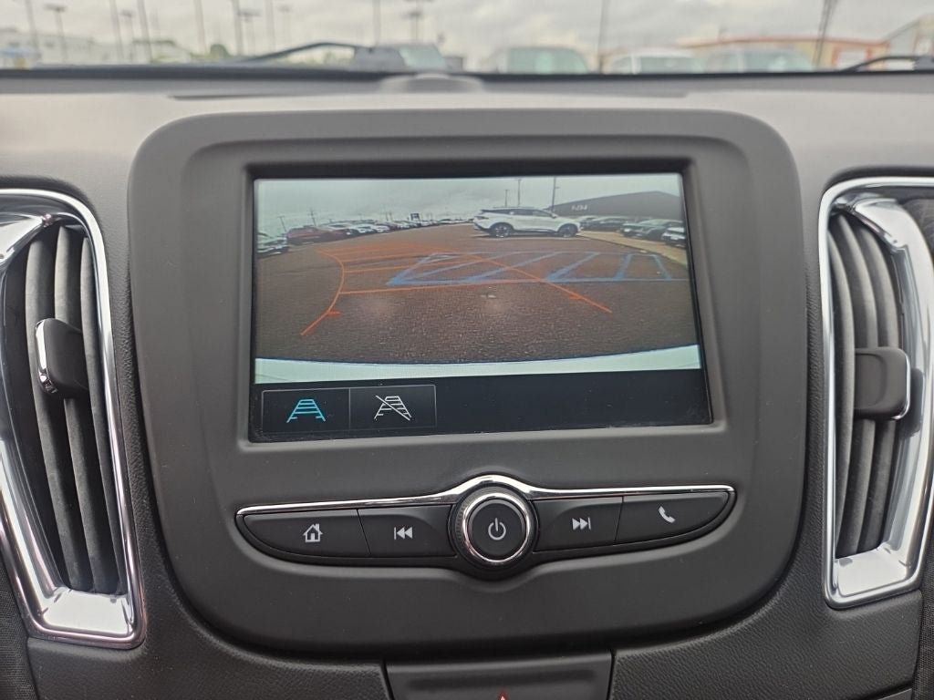 Used 2017 Chevrolet Malibu LT FWD image 17