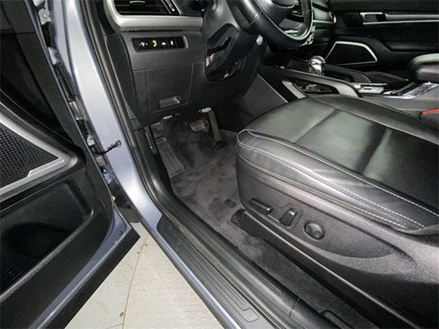 Used 2021 Kia Telluride S image 12