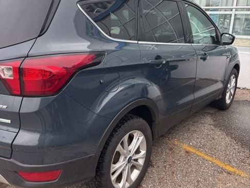 Used 2019 Ford Escape SE FWD image 3