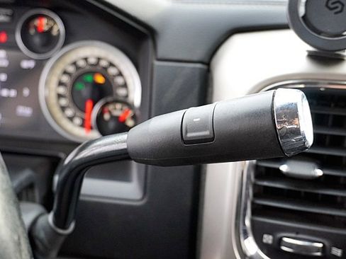 Used 2016 RAM 3500 Laramie image 31