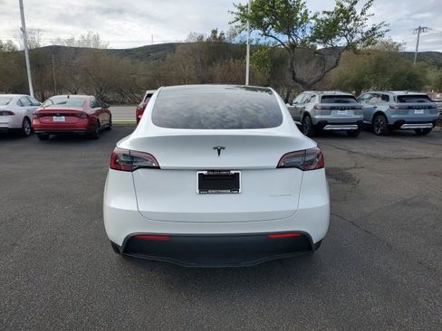 Used 2024 Tesla Model Y Long Range image 9