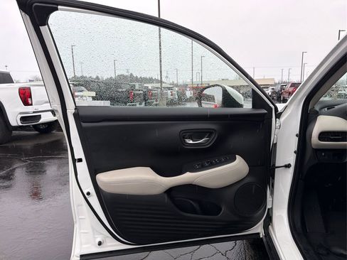 Used 2023 Honda HR-V LX image 17