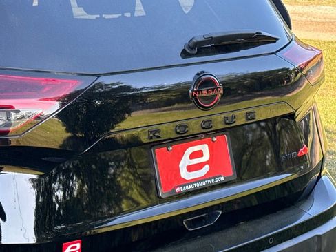 Used 2025 Nissan Rogue SV image 48