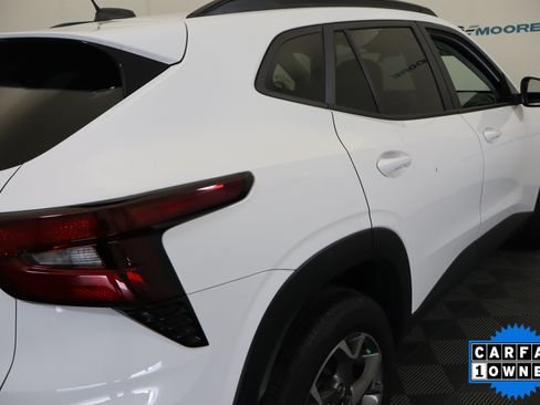 Used 2025 Chevrolet Trax LT FWD image 7