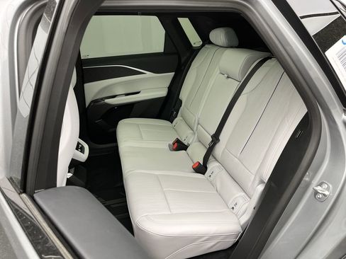 New 2025 Cadillac Lyriq Luxury image 11