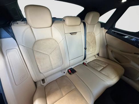 Used 2018 Porsche Macan Sport Edition AWD/4WD image 18