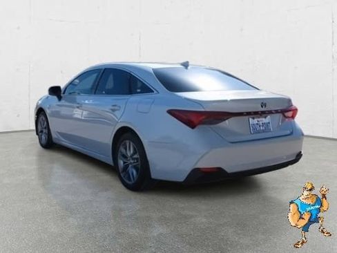 Used 2022 Toyota Avalon XLE image 6