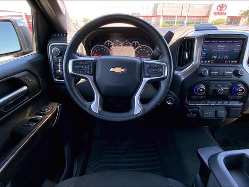 Used 2021 Chevrolet Silverado 1500 LT w/ Z71 Off-Road Package AWD/4WD image 6