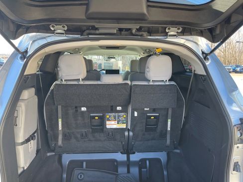 Used 2025 Toyota Sienna LE image 17