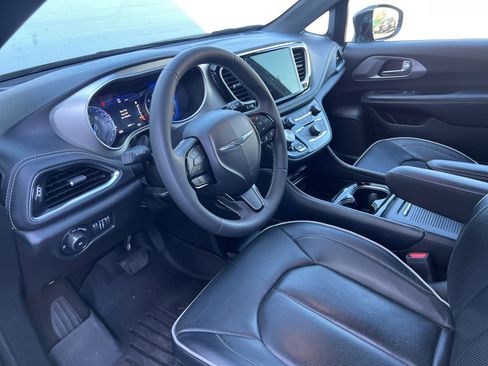 Used 2023 Chrysler Pacifica Limited w/ Uconnect Theater Family Group AWD/4WD image 30