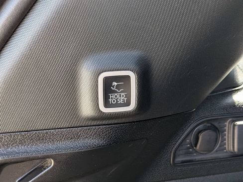 Used 2023 Jeep Grand Cherokee Altitude AWD/4WD image 12