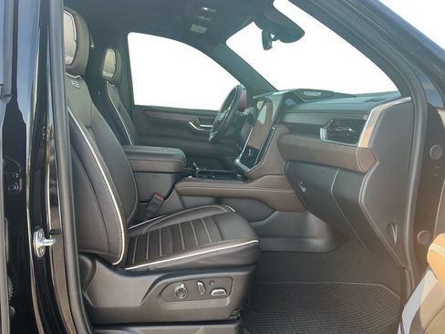 Used 2025 GMC Yukon Denali Ultimate AWD/4WD image 22