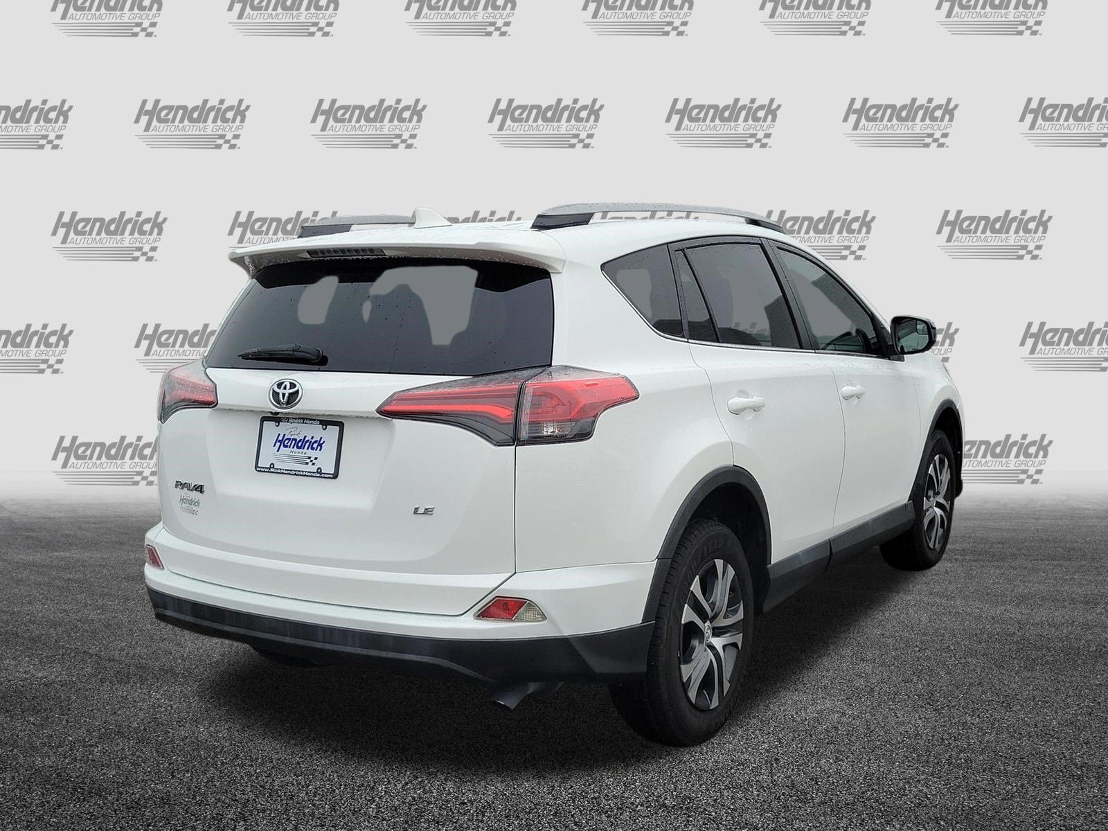 Used 2018 Toyota RAV4 LE FWD image 7