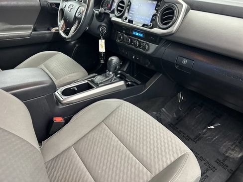 Used 2022 Toyota Tacoma SR5 w/ Technology Package AWD/4WD image 14